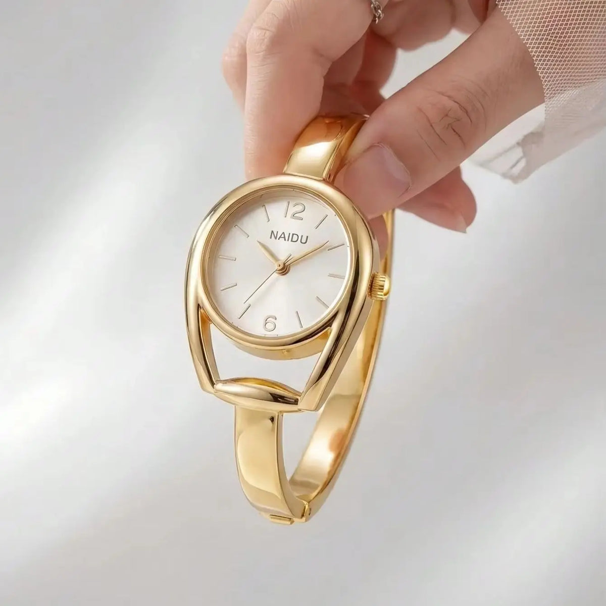 Minimalist Hollow-Out Bracelet Women's Quartz Watch | Nixie Women's Quartz Watch Nixie
