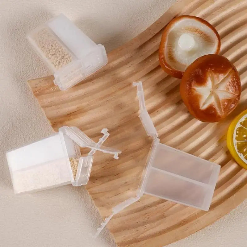 2-in-1 Camping Spice Shaker Dual Compartment Salt & Pepper Jar Camping Spice Shaker Nixie