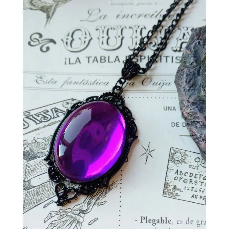Vintage Oval Embossed Crystal Glass Pendant Necklace Pendant Necklace Nixie