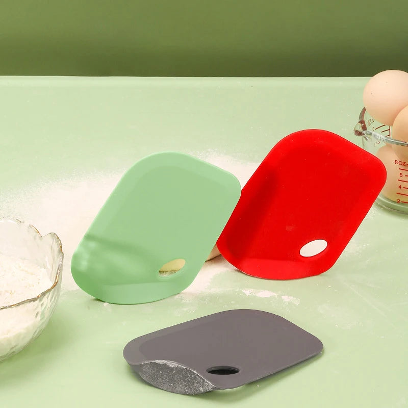 Silicone Dough Scraper – Flexible Pastry & Pizza Cutter