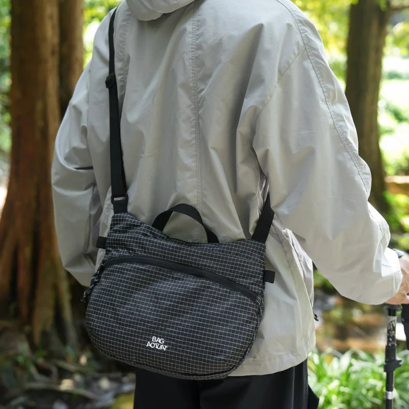 Lightweight Water-Resistant Crossbody Bag – Unisex Messenger Crossbody Bag Nixie