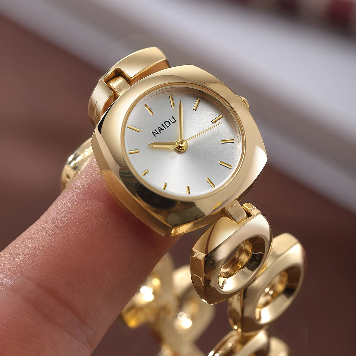Women's Hollow Square Bracelet Quartz Watch | Vintage Dial