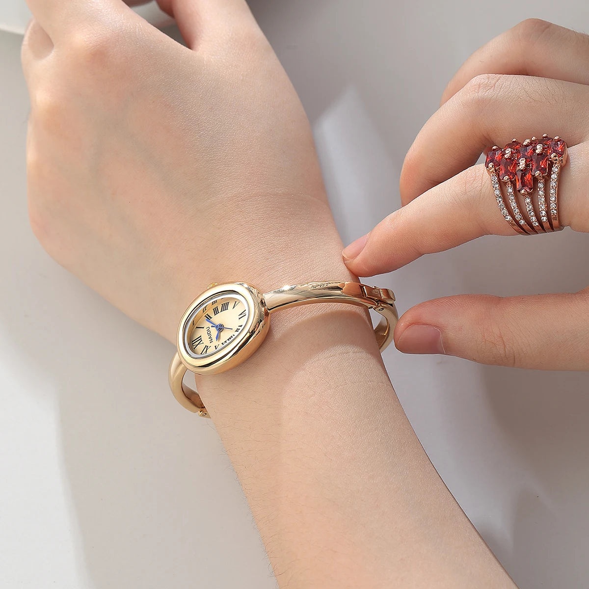 Women's Casual Roman Numeral Quartz Watch | Alloy Band