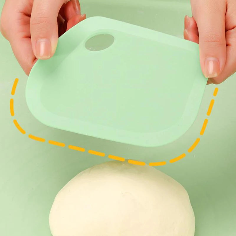 Silicone Dough Scraper – Flexible Pastry & Pizza Cutter