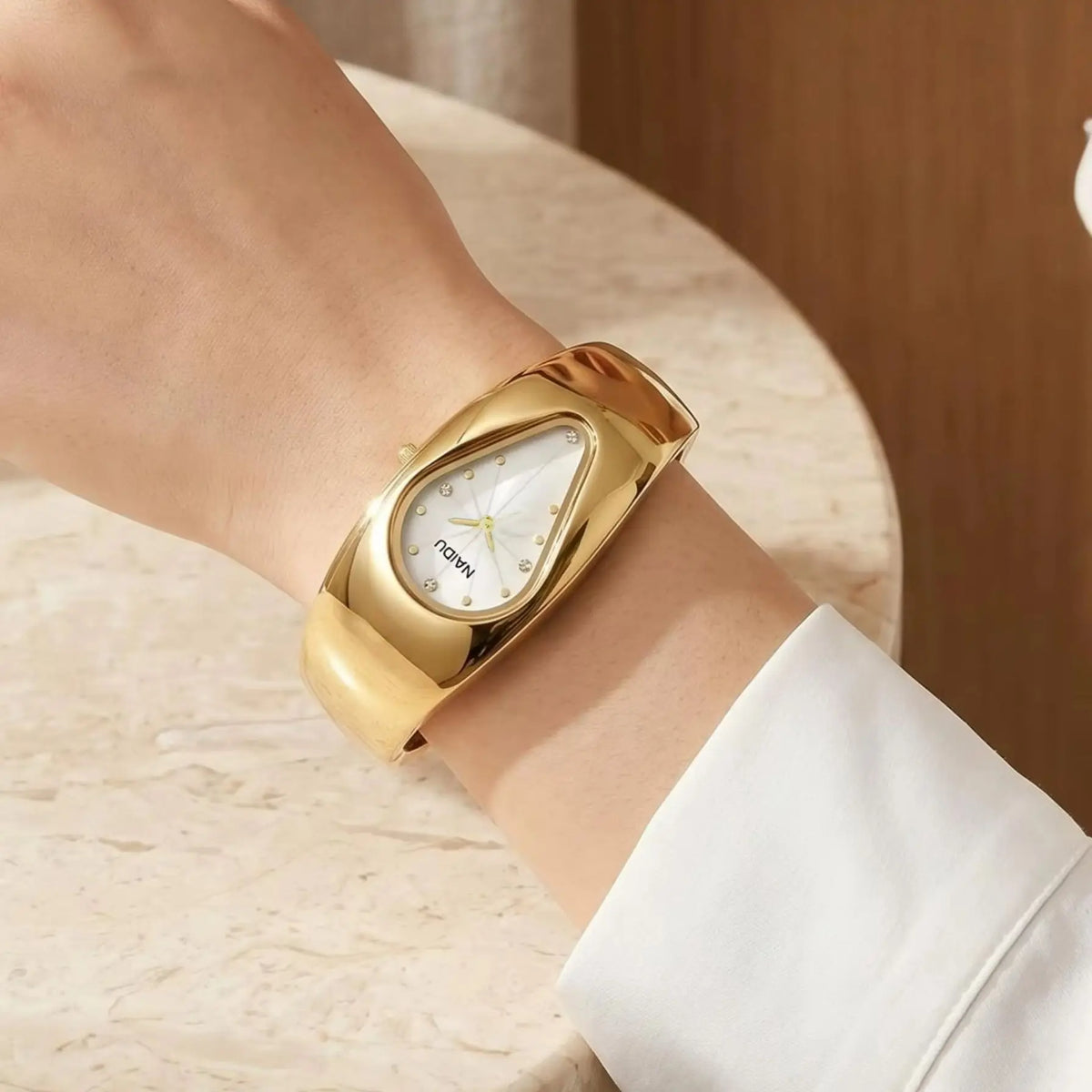 Naidu Women's Bracelet Watch – Quartz Water Drop Dial Women's Bracelet Watch Nixie