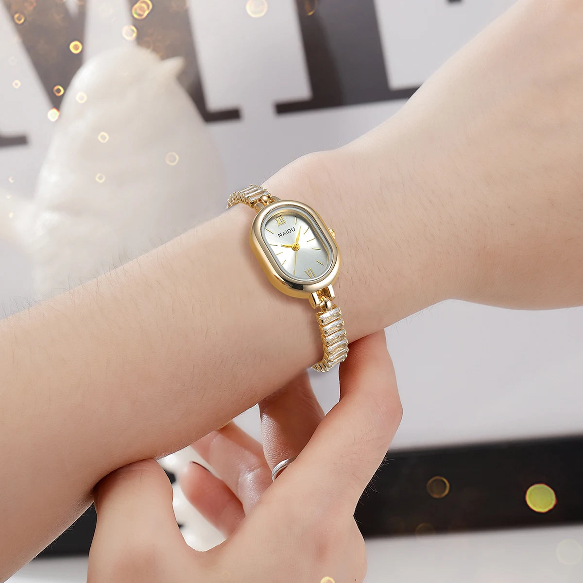 Women's Artistic Quartz Watch – Minimalist Numberless Dial