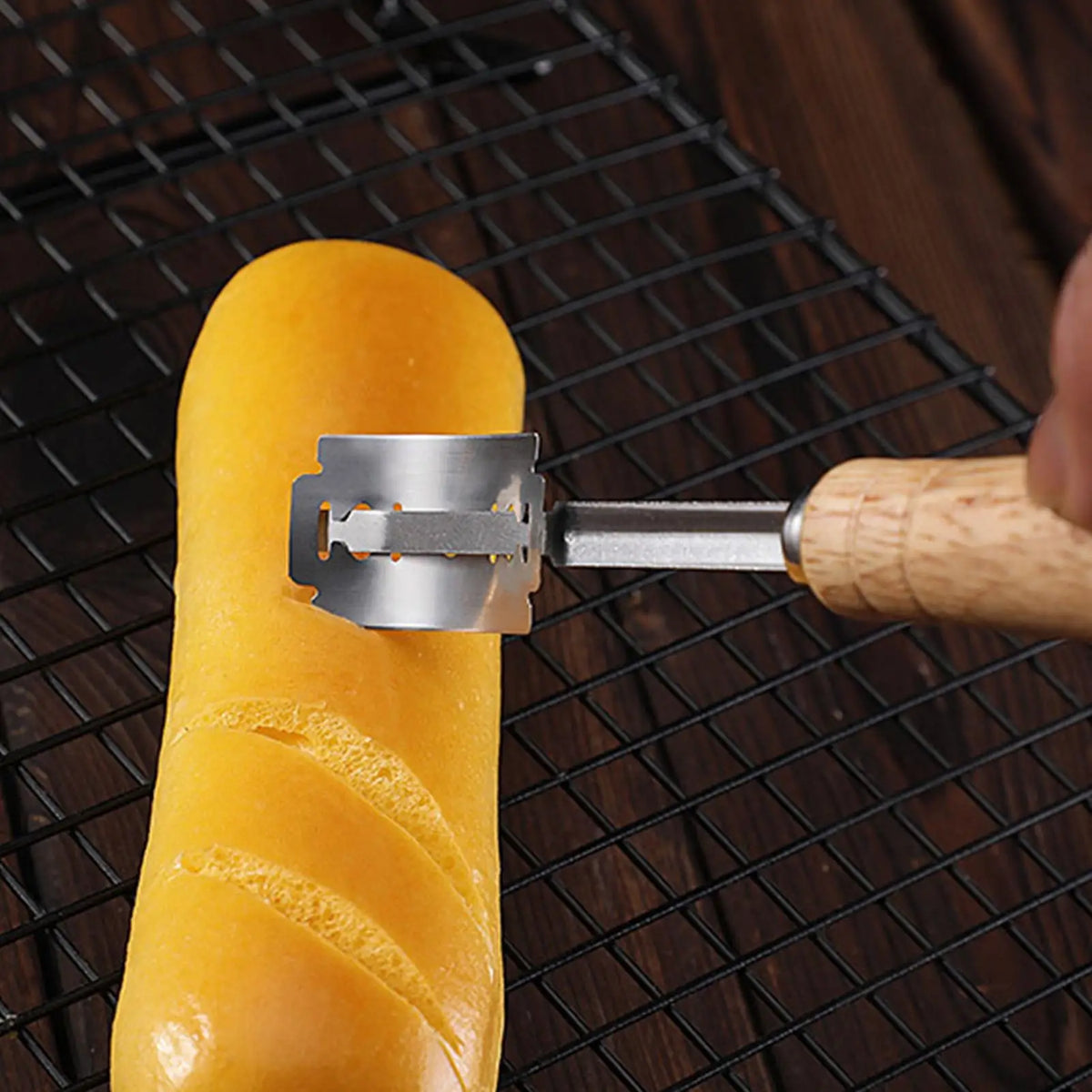 Stainless Steel Bread Lame Dough Scoring Tool + 5 Cutters