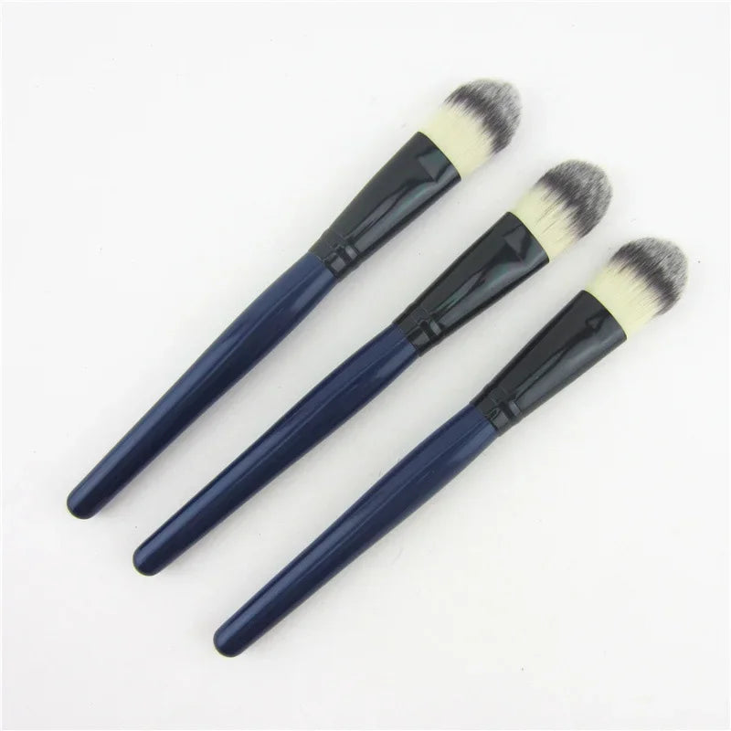 Wooden Handle Synthetic Hair Makeup Brush – Foundation & Blush