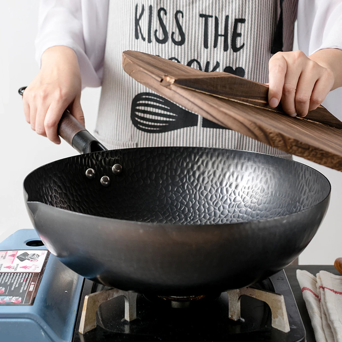 32cm Hand Hammered Carbon Steel Wok – All Stove Compatible Carbon Steel Wok Nixie