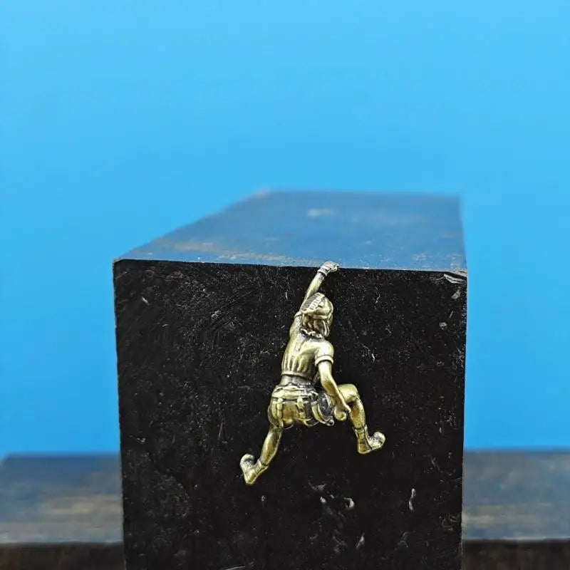 Brass Rock Climbing Figurine 1:64 Mini Diorama Ornament Gift Miniature Figurine Nixie
