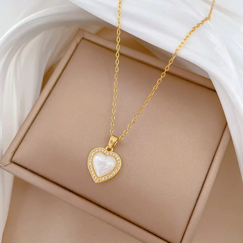 Women's Gold Heart Pendant Necklace – Stainless Steel Choker Pendant Necklace Nixie