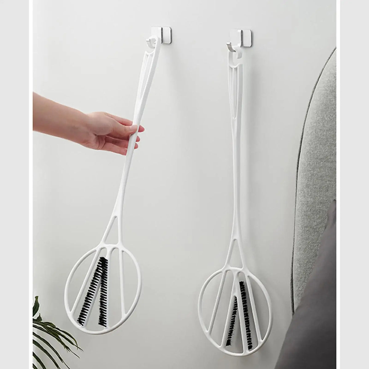 Manual Carpet & Rug Beater – Long Handle Dust Removal Tool