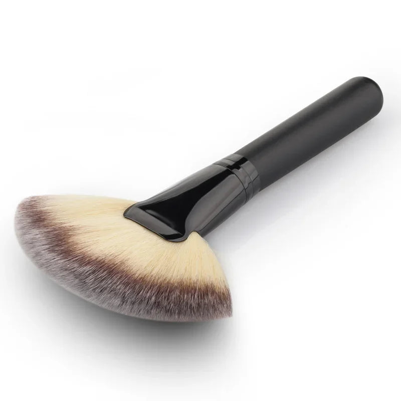 Fan Shape Makeup Brush – Wood Handle & Soft Synthetic Hair Makeup Brush Nixie