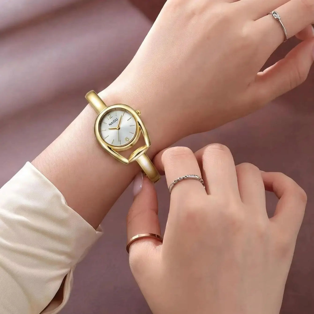 Minimalist Hollow-Out Bracelet Women's Quartz Watch | Nixie Women's Quartz Watch Nixie