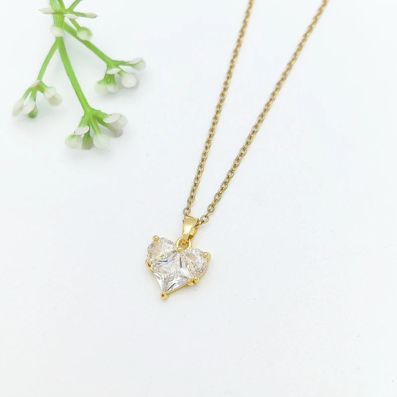 Women's Heart Pendant Necklace – Stainless Steel Collarbone Chain Heart Pendant Necklace Nixie