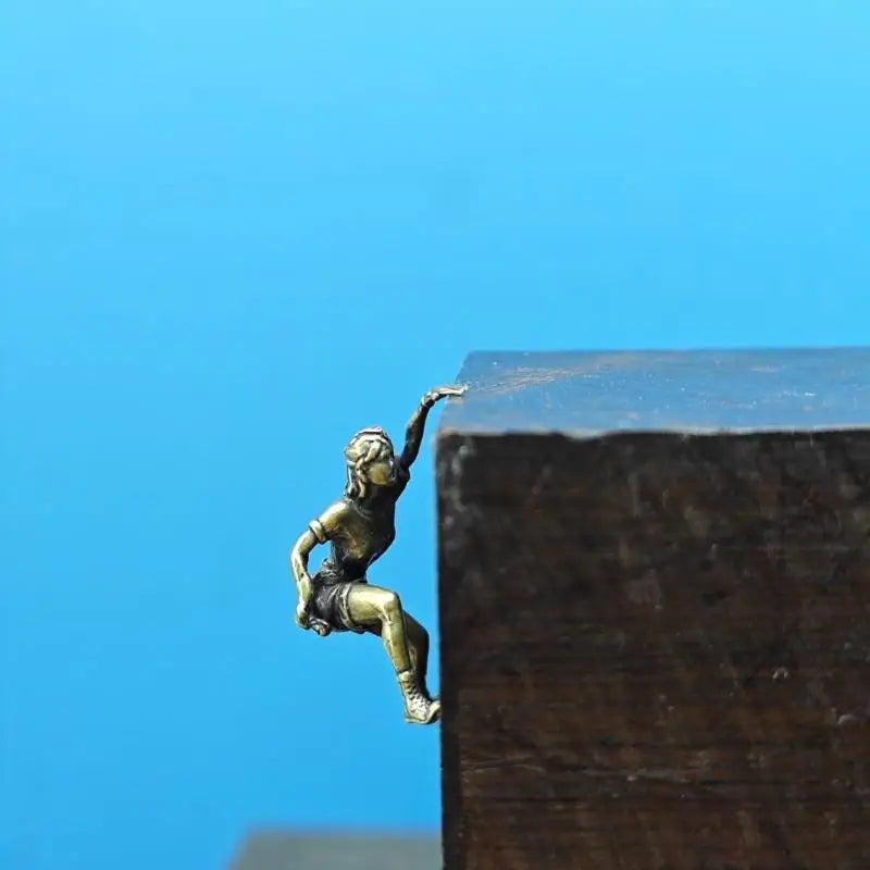Brass Rock Climbing Figurine 1:64 Mini Diorama Ornament Gift Miniature Figurine Nixie