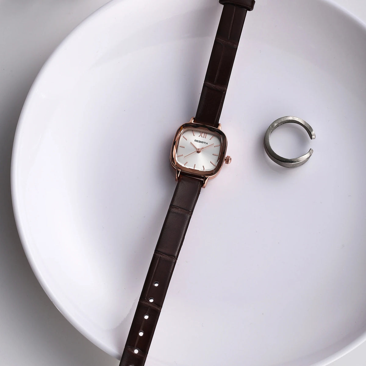 REBIRTH Casual Quartz Watch | Leather Band, Alloy Case Quartz Wristwatch Nixie