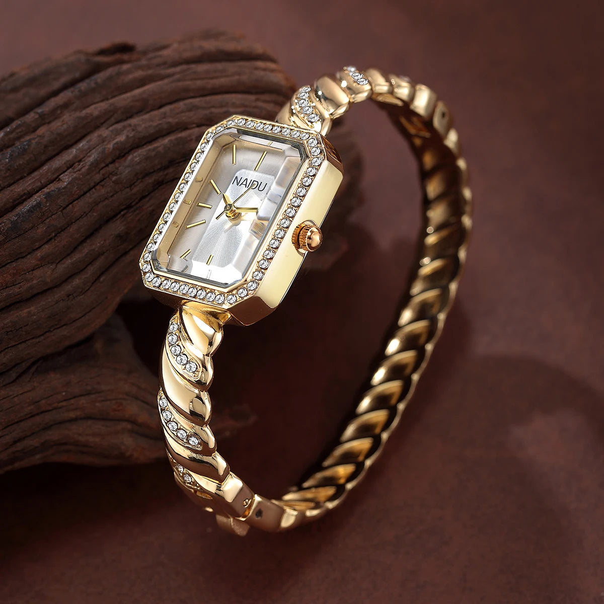 Casual Luxury Bracelet Watch – Quartz, Alloy, Numberless Dial Bracelet Watch Nixie