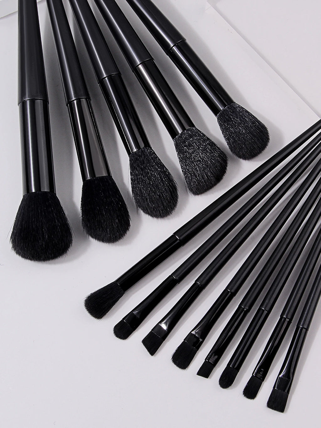 Nixie 15pc Makeup Brush Set – Foundation, Powder & Eyeshadow Makeup Brush Set Nixie