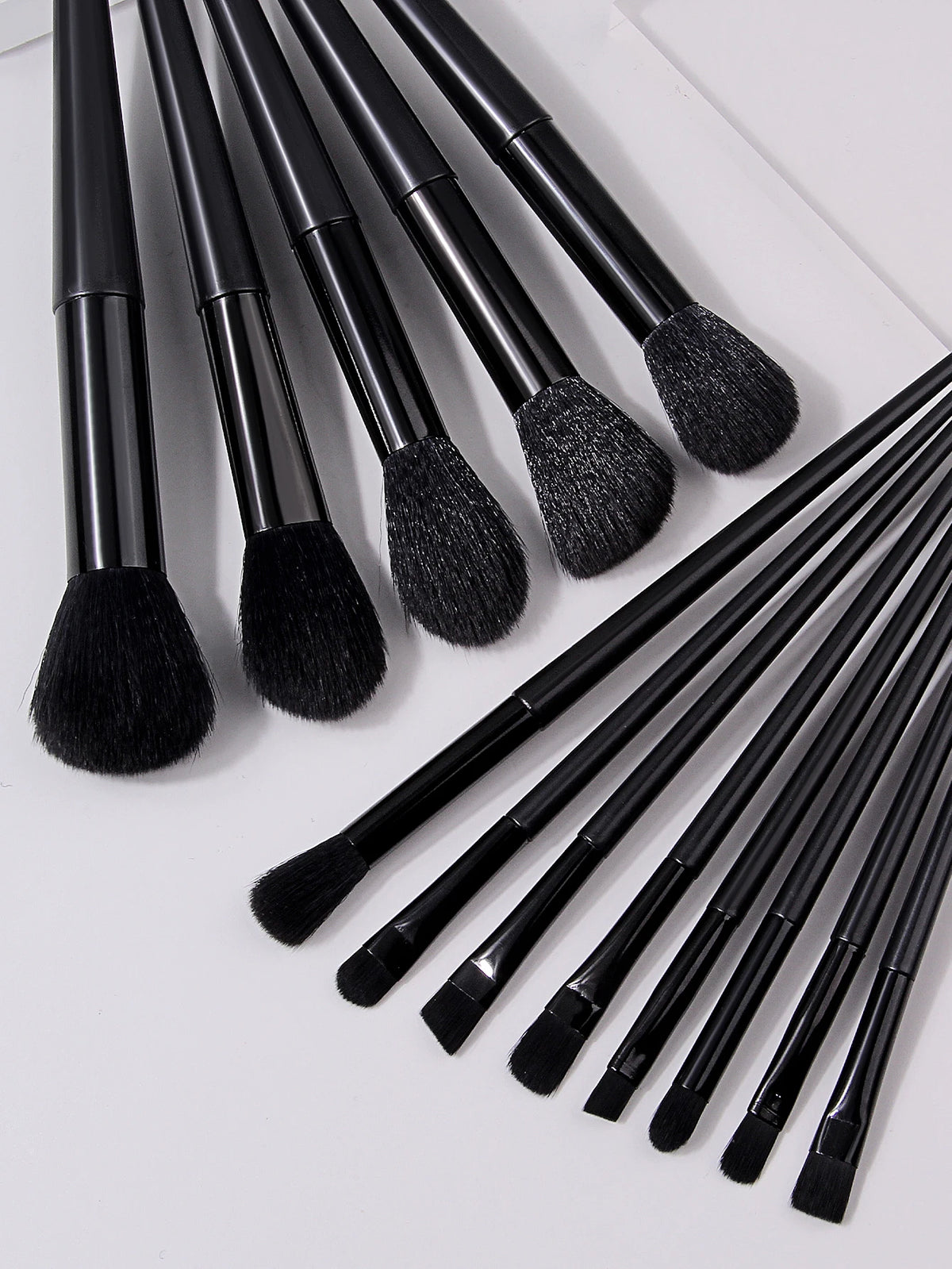 Nixie 15pc Makeup Brush Set – Foundation, Powder & Eyeshadow Makeup Brush Set Nixie
