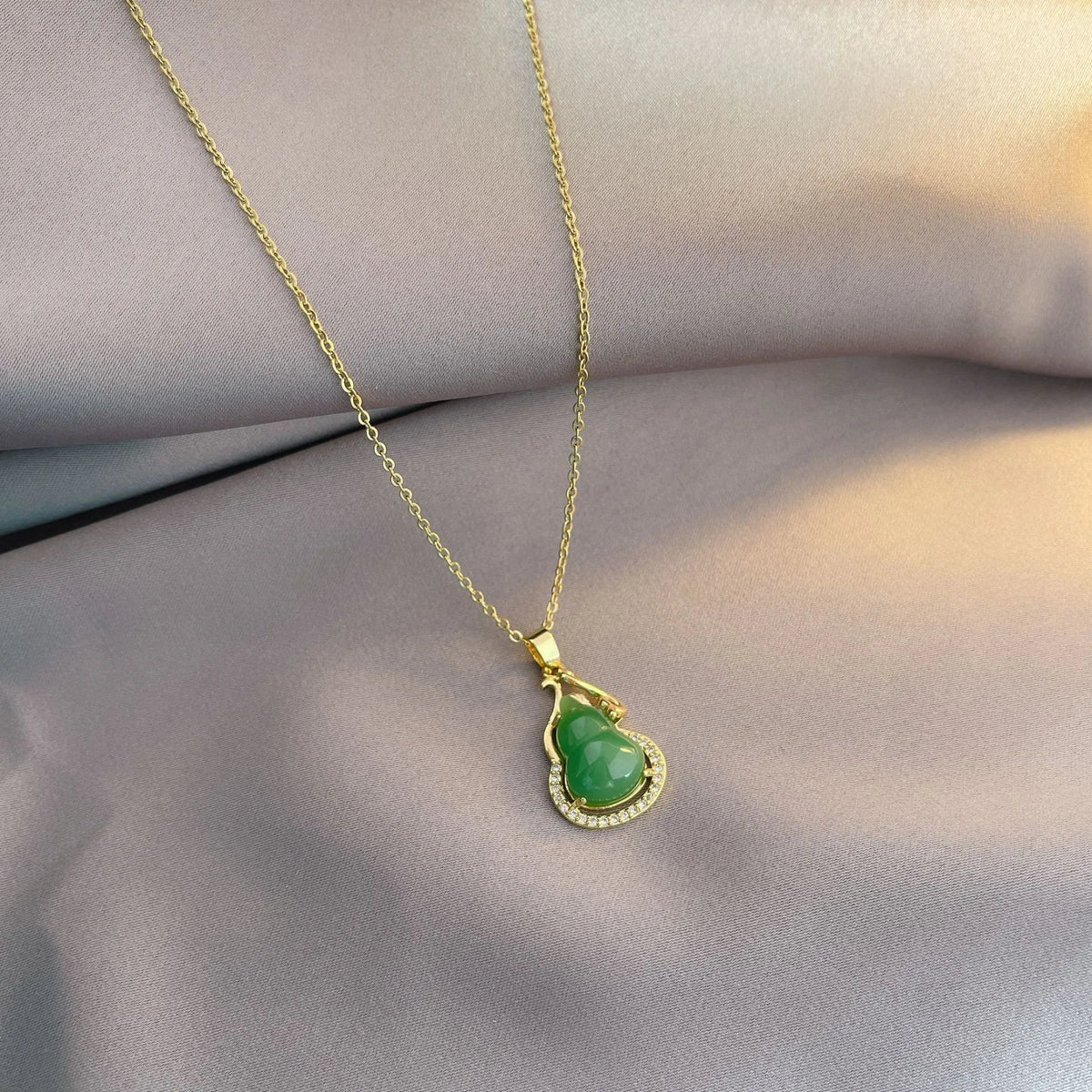 Green Gourd Copper Pendant Rhinestone Collarbone Necklace