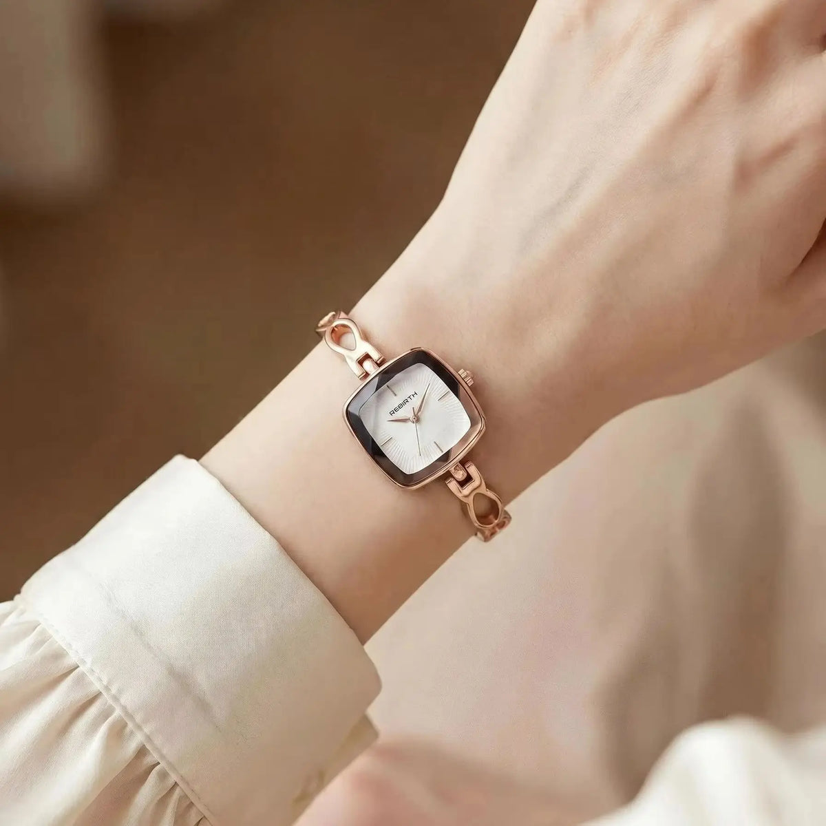 REBIRTH Luxury Bracelet Quartz Watch – Roman Numeral Dial Bracelet Quartz Watch Nixie