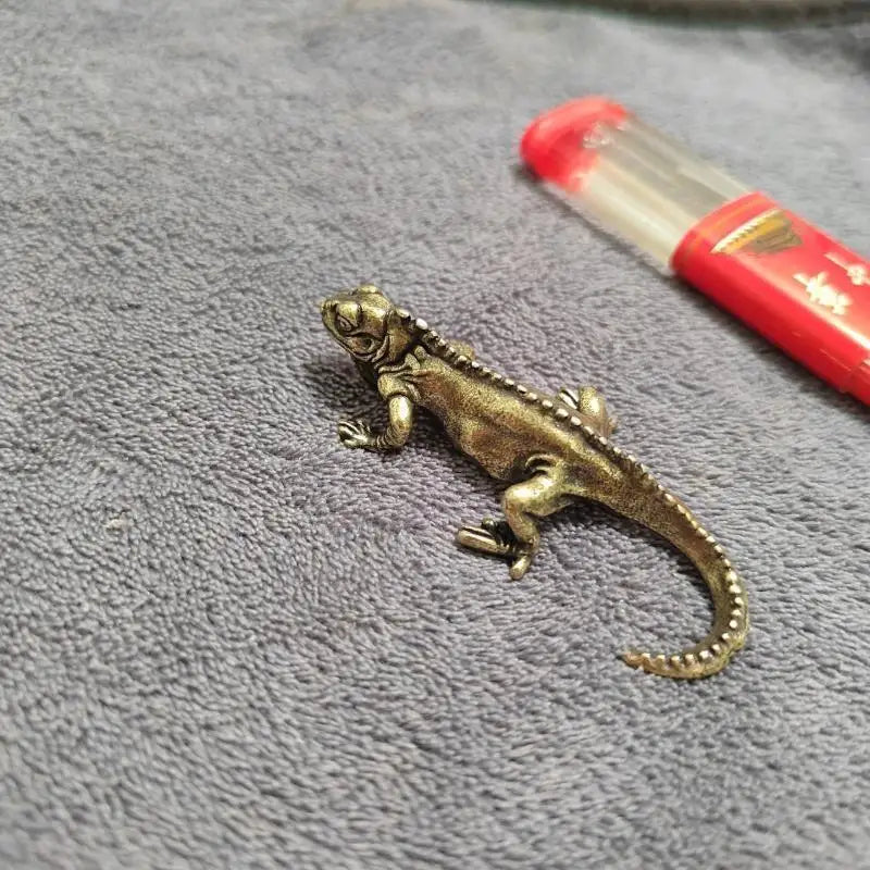 Vintage Alloy Gecko Statue – Handcrafted Metal Animal Ornament Metal Animal Statue Nixie A1