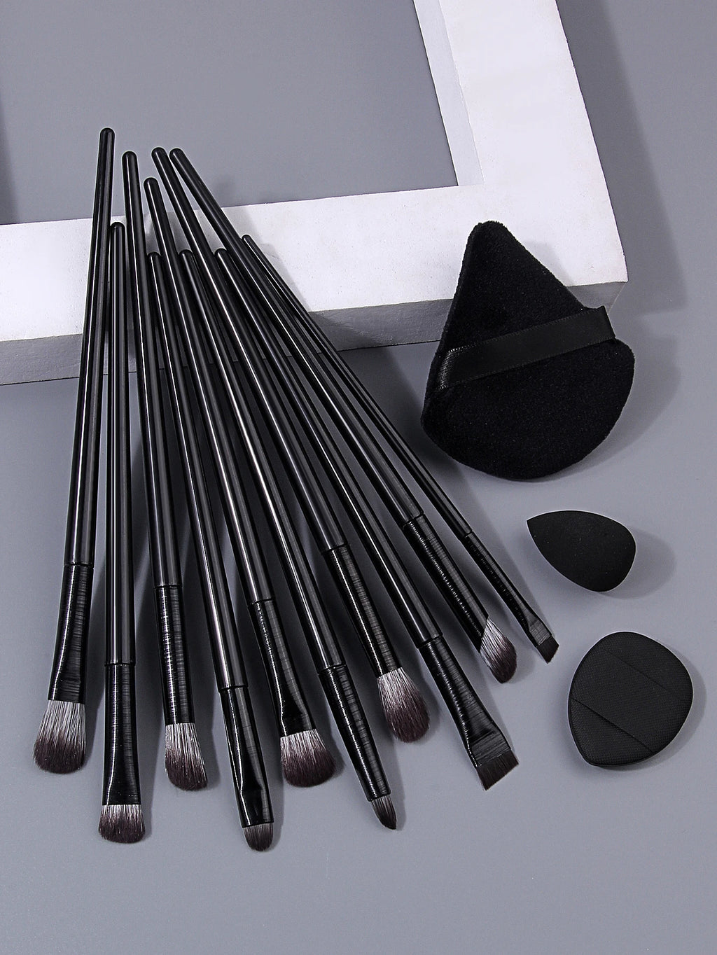 Nixie 13-Pc Eye Makeup Brush Set – Eyeshadow & Contour Eye Makeup Brush Set Nixie