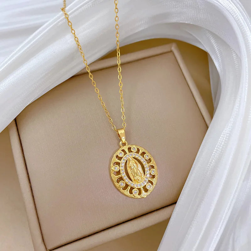 Egg-Shape Portrait Pendant Necklace | Gold Stainless Steel Pendant Necklace Nixie