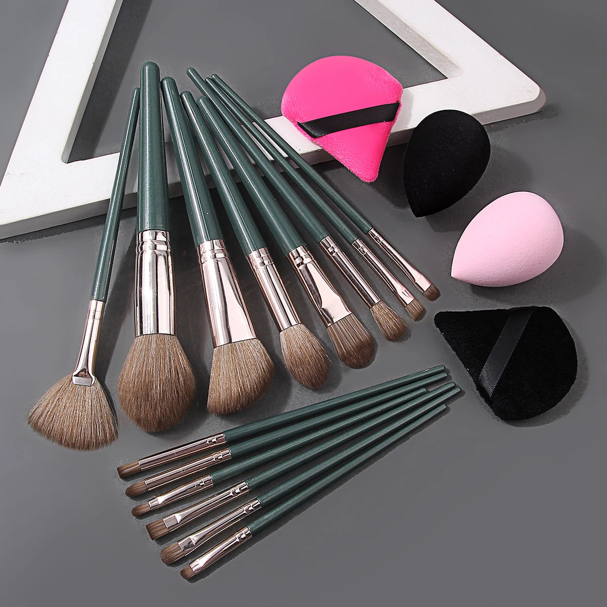 18-Piece Professional Makeup Brush Set – Eyeshadow & Face Makeup Brush Set Nixie