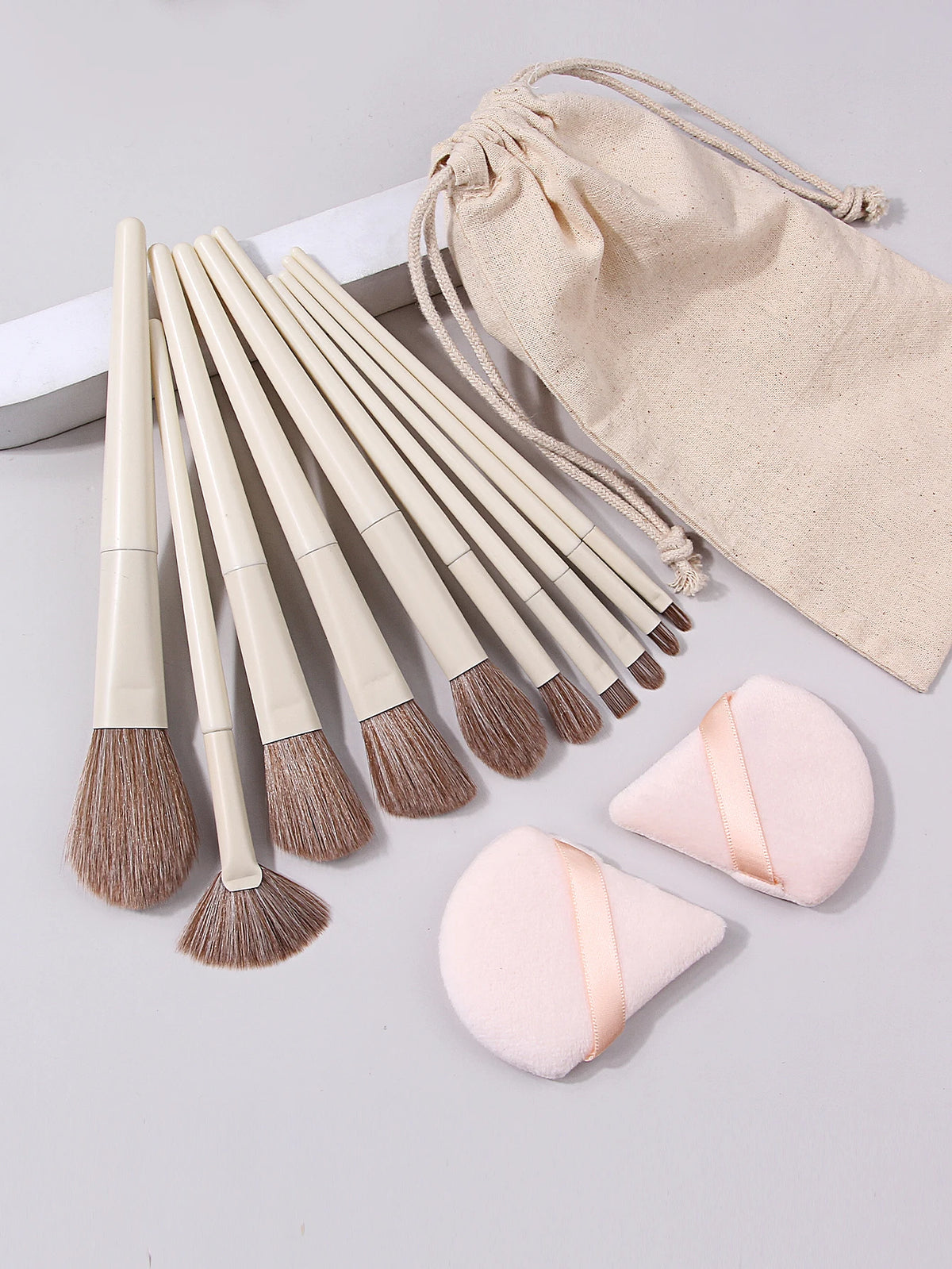 10-Piece Synthetic Makeup Brush Set with Powder Puff Makeup Brush Set Nixie