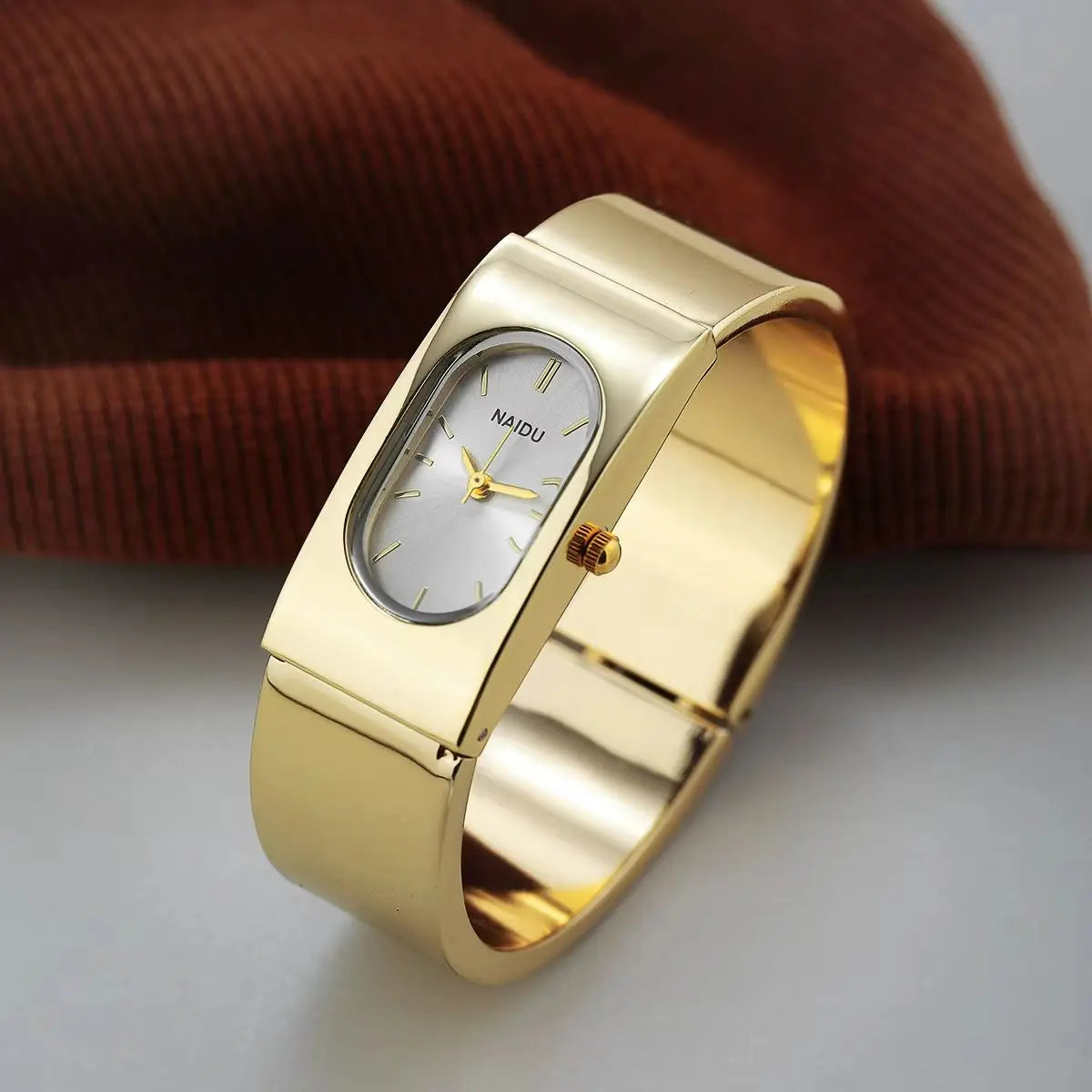 Women's Vintage Bracelet Quartz Watch – Oval Silver Dial