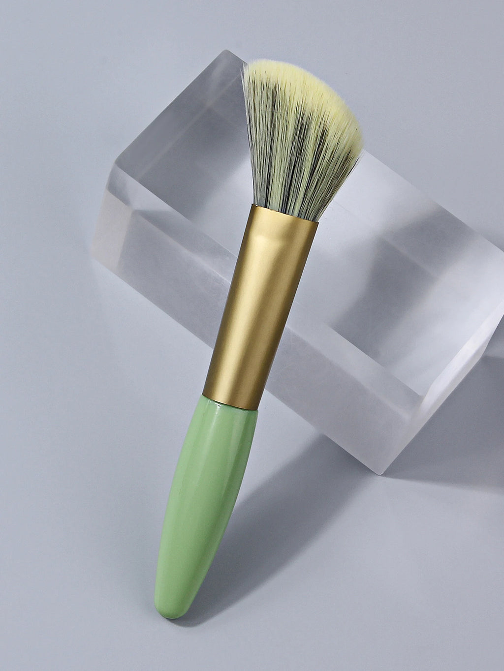 Angled Blush Brush – Soft Wool Fiber for Contour & Bronzer Makeup Brush Nixie