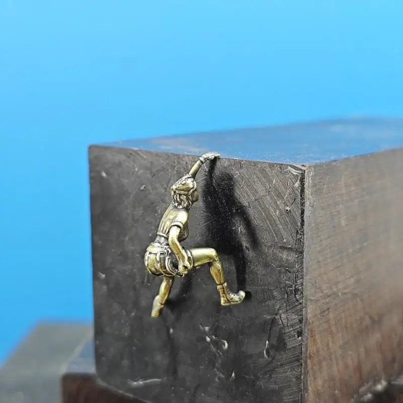 Brass Rock Climbing Figurine 1:64 Mini Diorama Ornament Gift Miniature Figurine Nixie