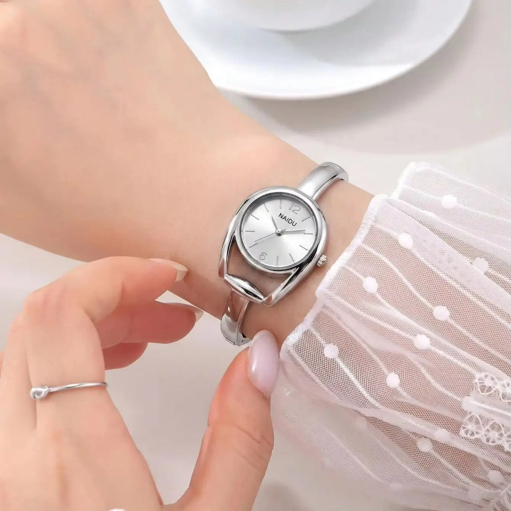 Minimalist Hollow-Out Bracelet Women's Quartz Watch | Nixie Women's Quartz Watch Nixie