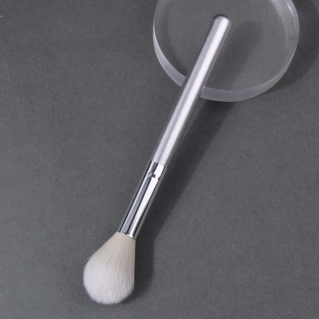 Blush & Highlight Makeup Brush – Soft Fiber, Wooden Handle Makeup Brush Nixie Silver