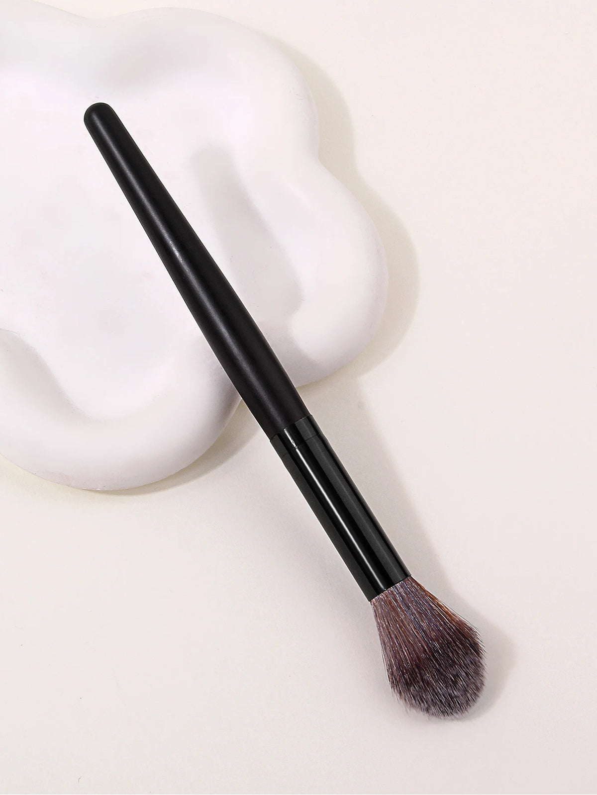 Fluffy Large Flame Blush & Highlighter Makeup Brush Makeup Brush Nixie