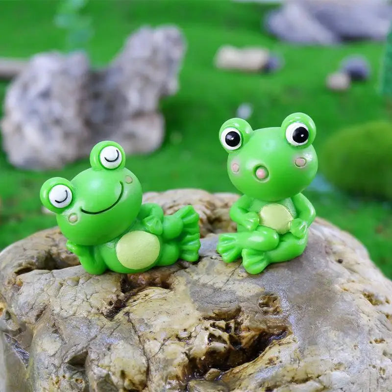 Cute Resin Frog Miniature Figurine – UV Resistant Garden Decor