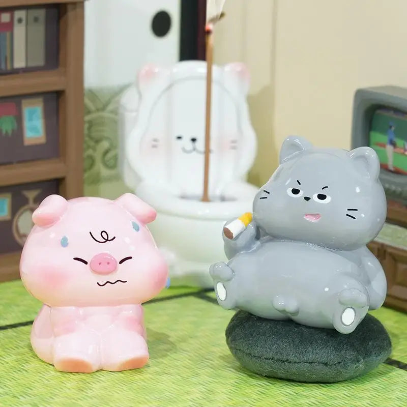 Cute Pig Toilet Figurine – Whimsical Mini Desk Ornament Decorative Figurine Nixie