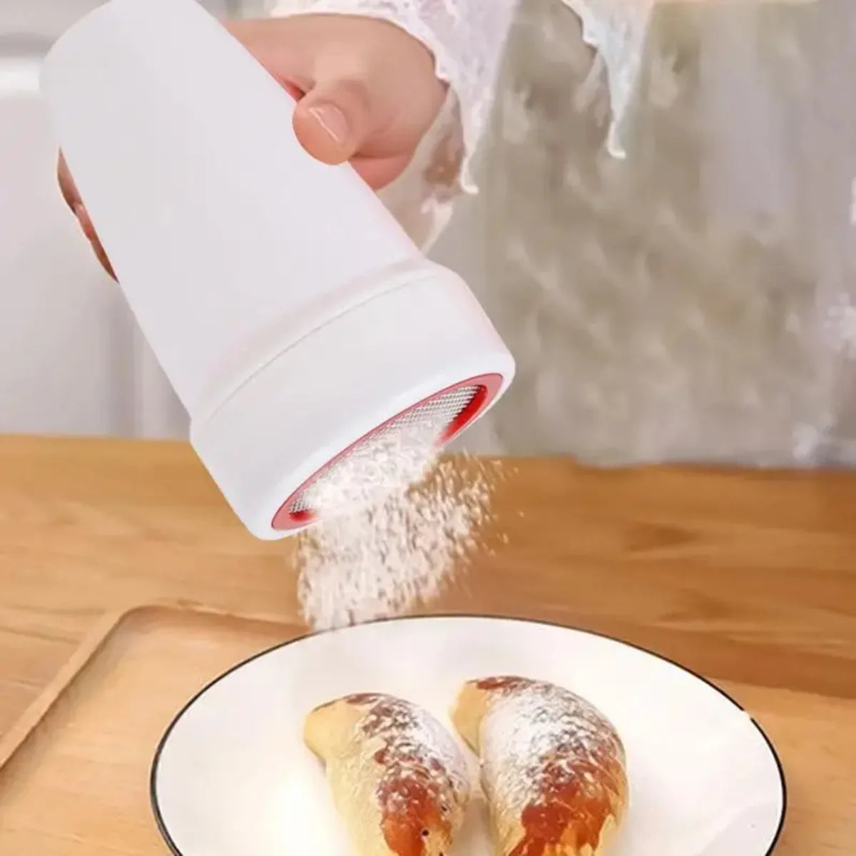Handheld Flour Sifter with Lid – Fine Mesh Cocoa Sugar Sieve