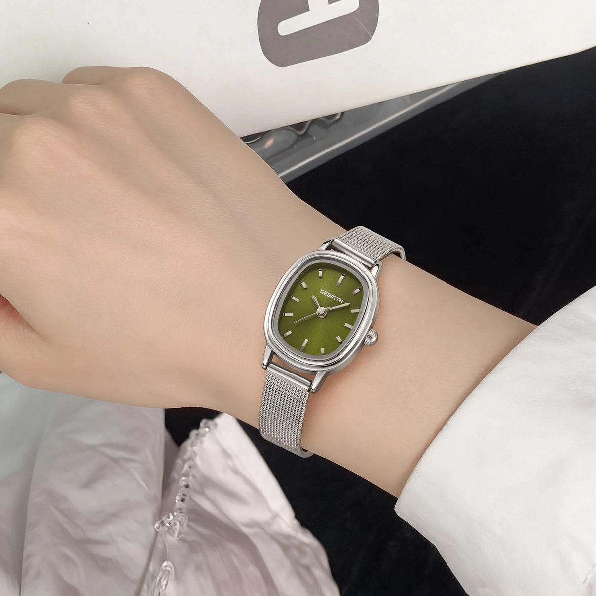 Retro Oval Silver Quartz Watch – Milanese Mesh Strap for Women Women's Quartz Watch Nixie