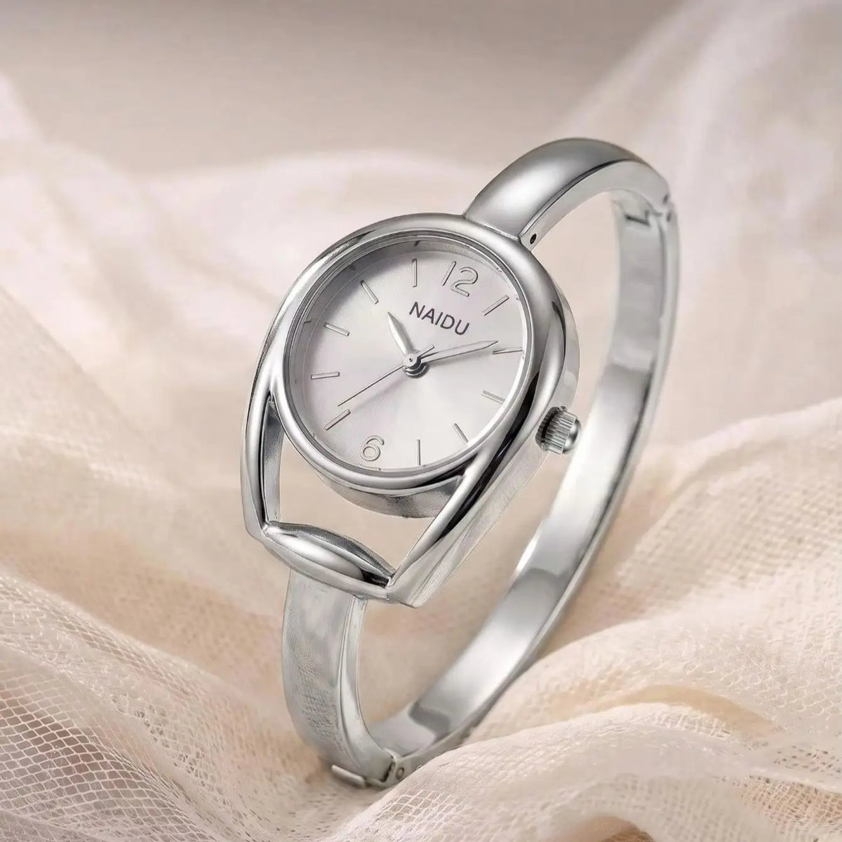 Minimalist Hollow-Out Bracelet Women's Quartz Watch | Nixie Women's Quartz Watch Nixie
