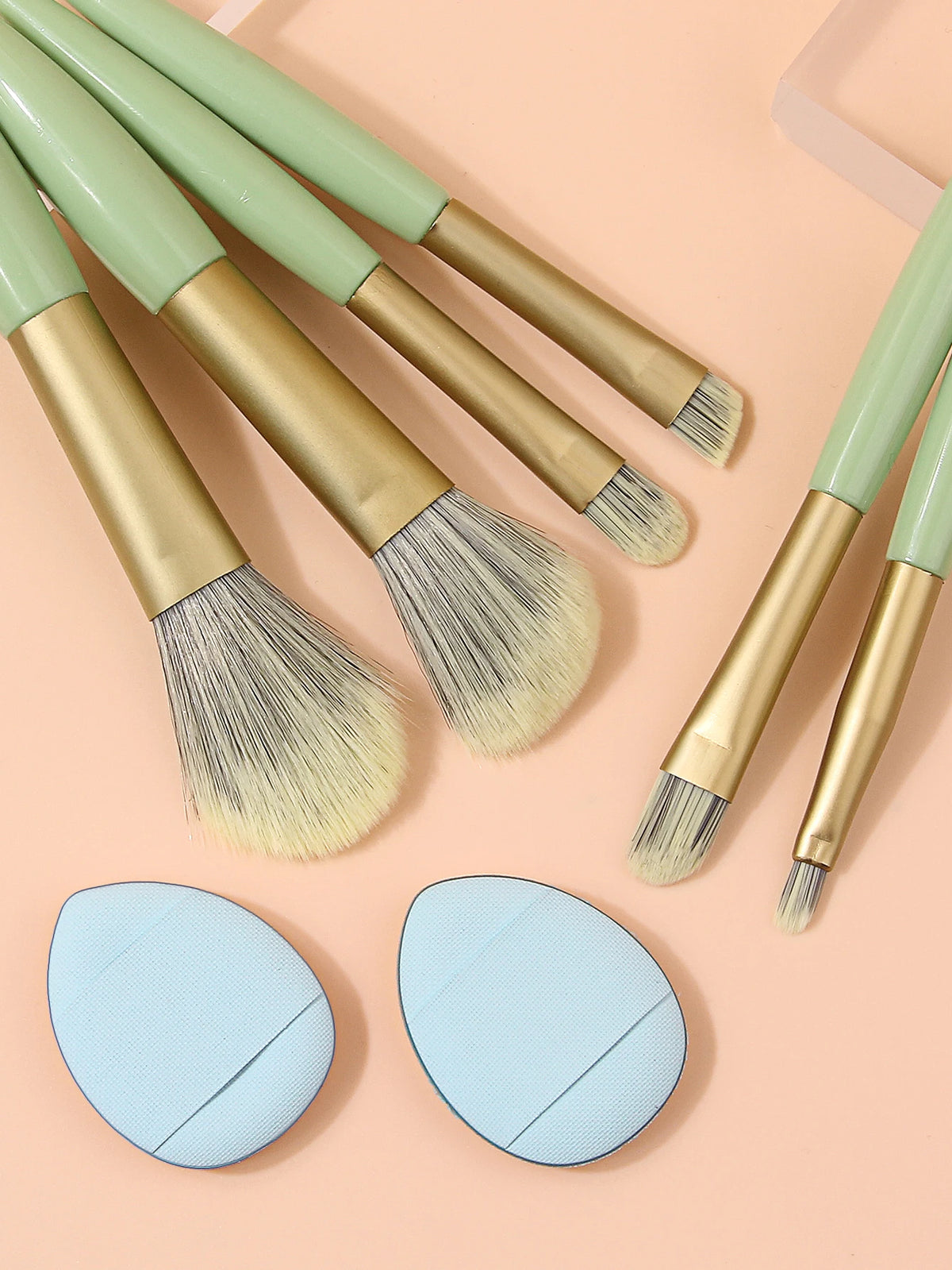 8-Piece Makeup Brush Kit – Soft Synthetic Brushes & Finger Puffs Makeup Brush Set Nixie