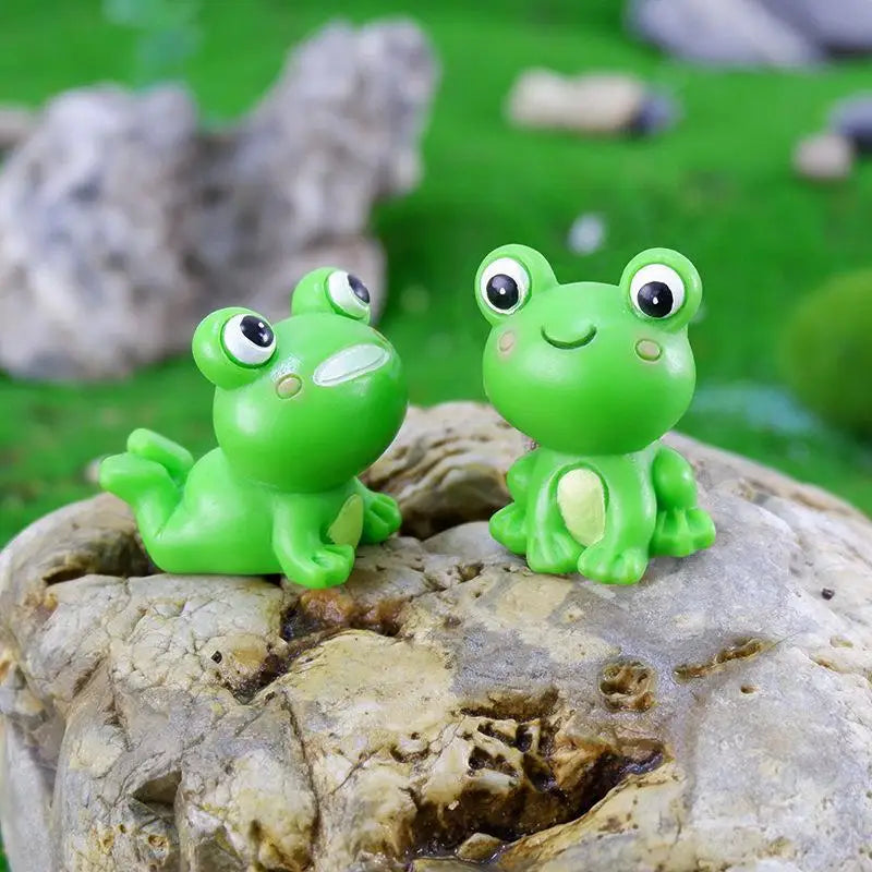 Cute Resin Frog Miniature Figurine – UV Resistant Garden Decor