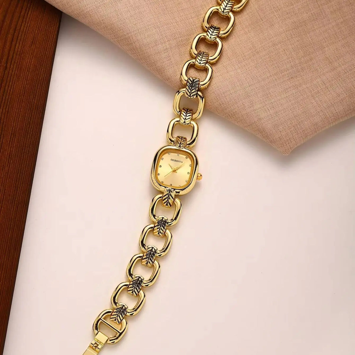 REBIRTH Women's Retro Gold Quartz Watch – Elegant Daily Wear Women's Quartz Watch Nixie