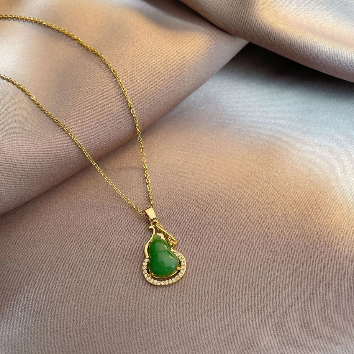 Green Gourd Copper Pendant Rhinestone Collarbone Necklace