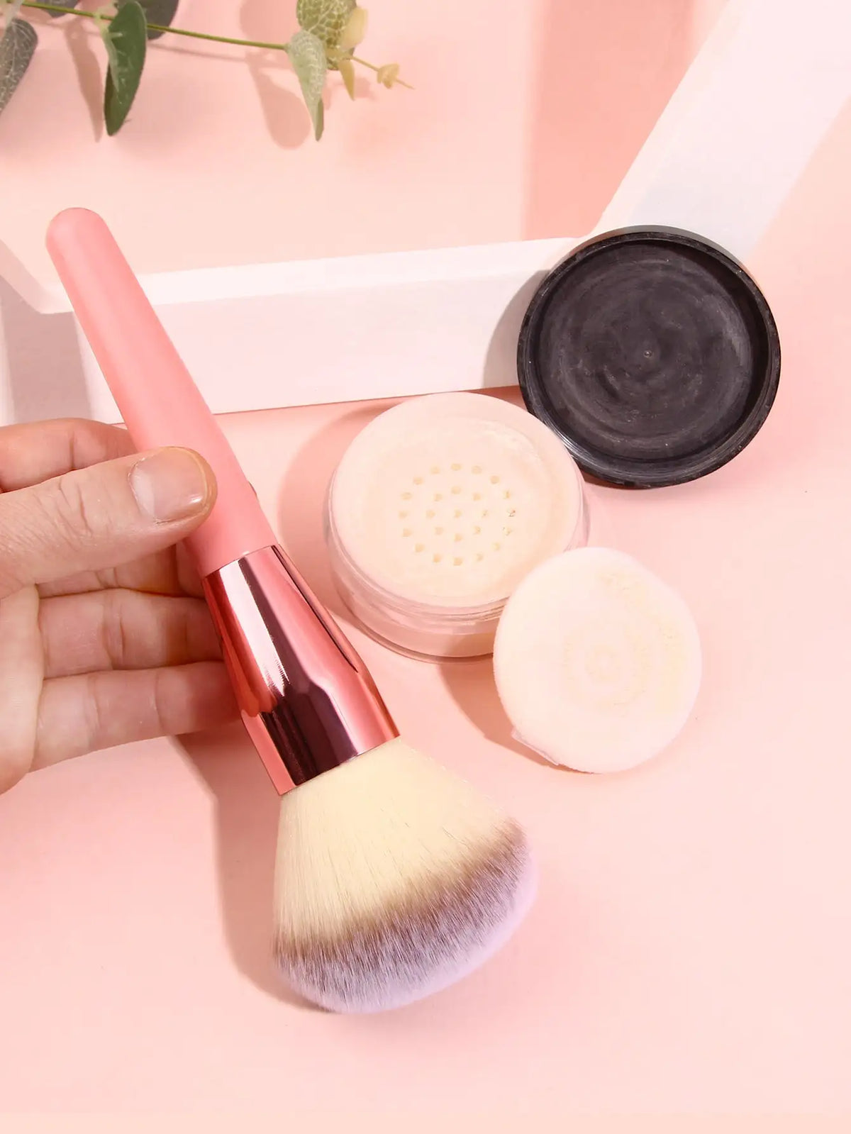 Nixie Soft Fluffy Powder & Blush Brush – Wood Handle Makeup Brush Nixie Pink