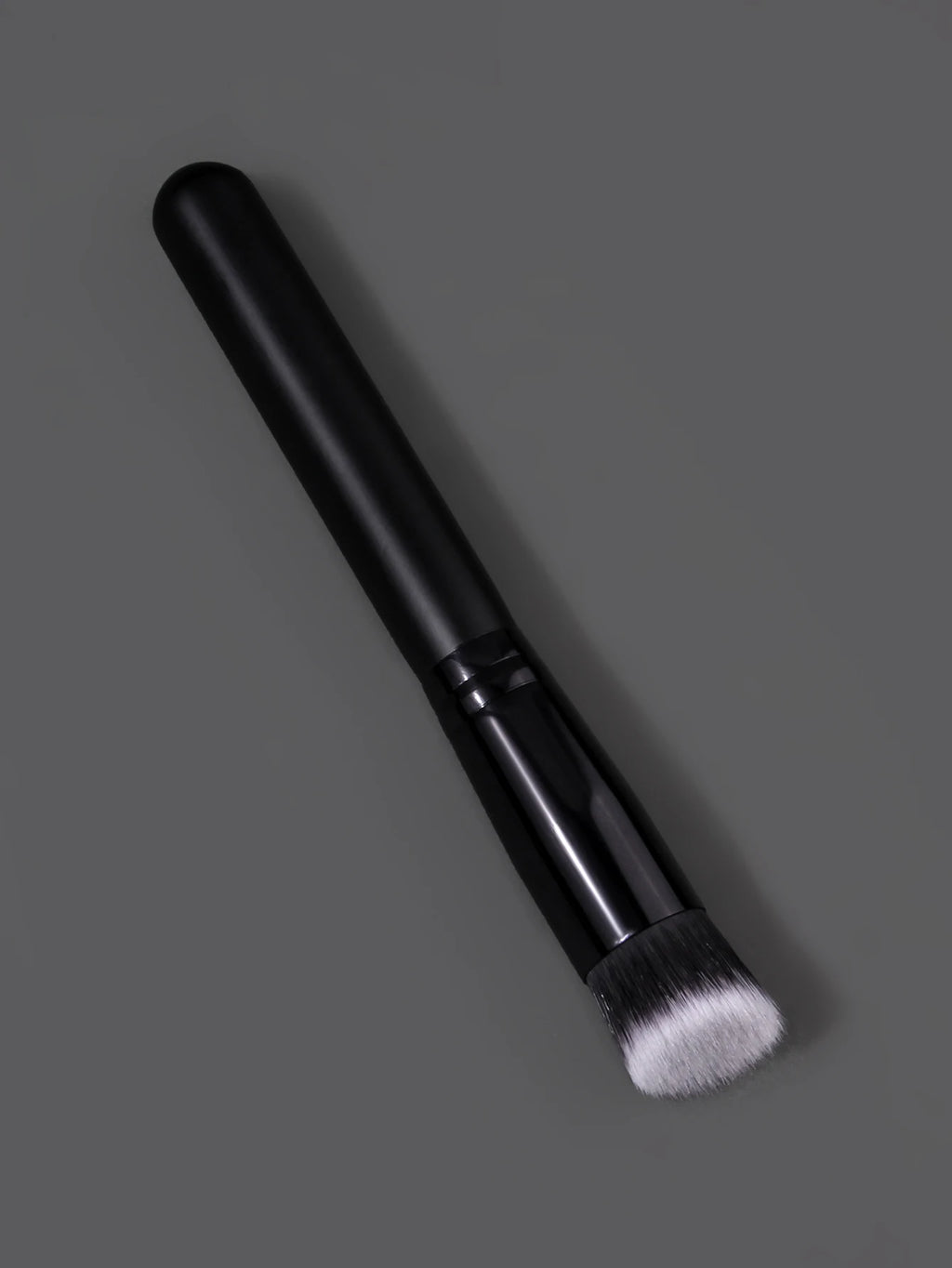 Nixie Soft Travel Makeup Brush – Foundation, Powder & Detail Makeup Brush Nixie