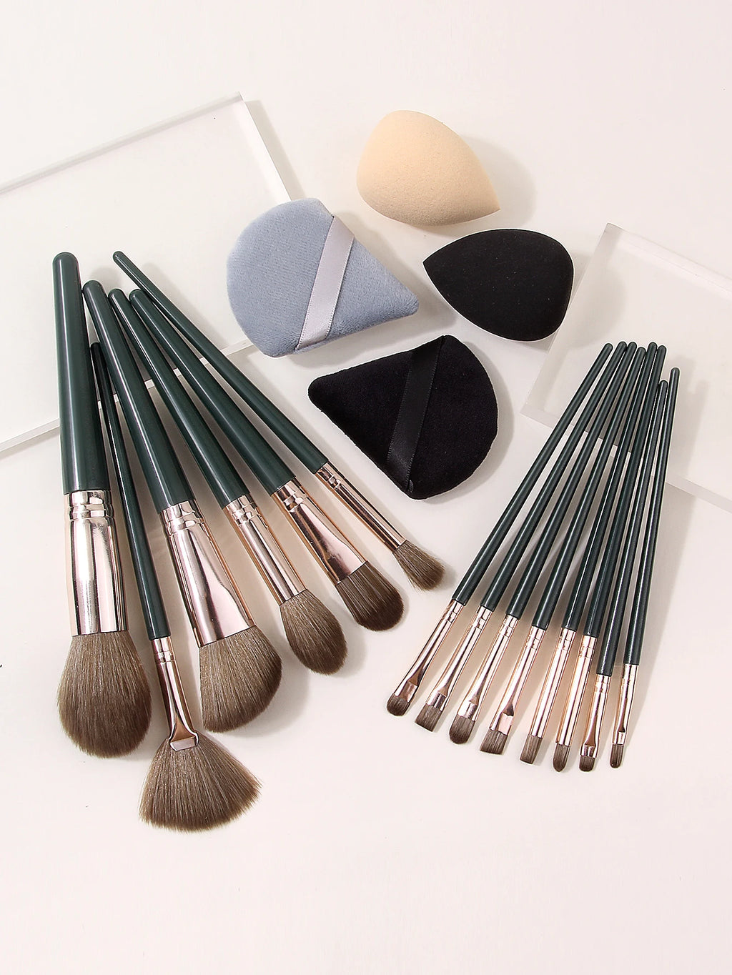 18-Piece Makeup Brush Set – Face, Eye, Sponges & Puffs Kit Makeup Brush Set Nixie