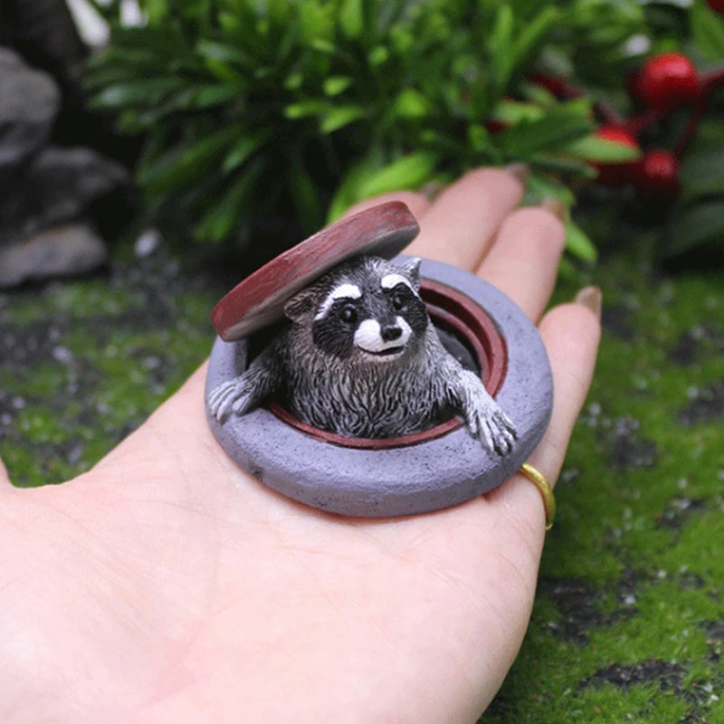 Raccoon Manhole Cover Garden Ornament – Resin Microlandscape Decor Garden Resin Ornament Nixie